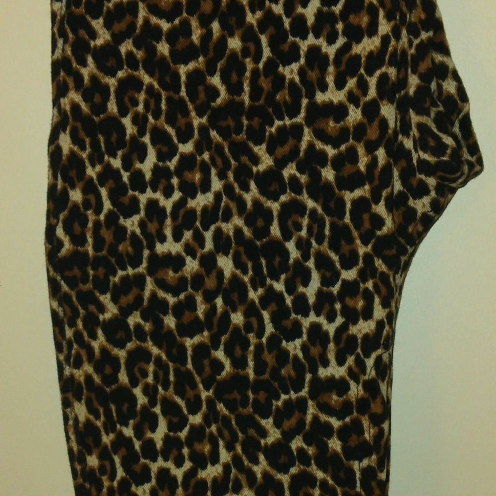 Leopard print leggings.